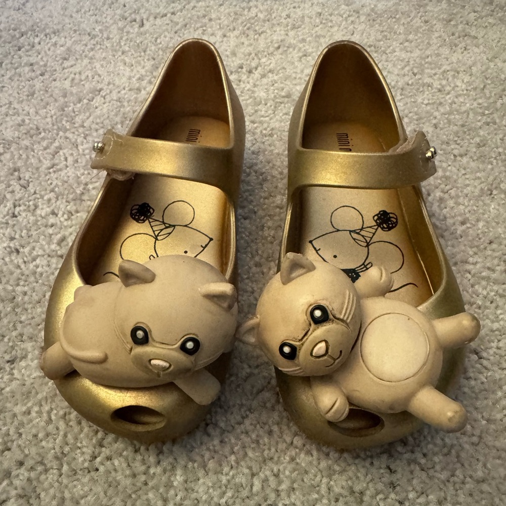 Mini Melissa Mini Ultragirl Cat Mini Jane Flat, Gold, 9